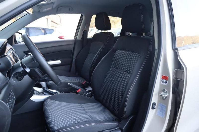 Second-hand Suzuki Vitara 120 CP (88 kW) 2017 Bej Berlinǎ
