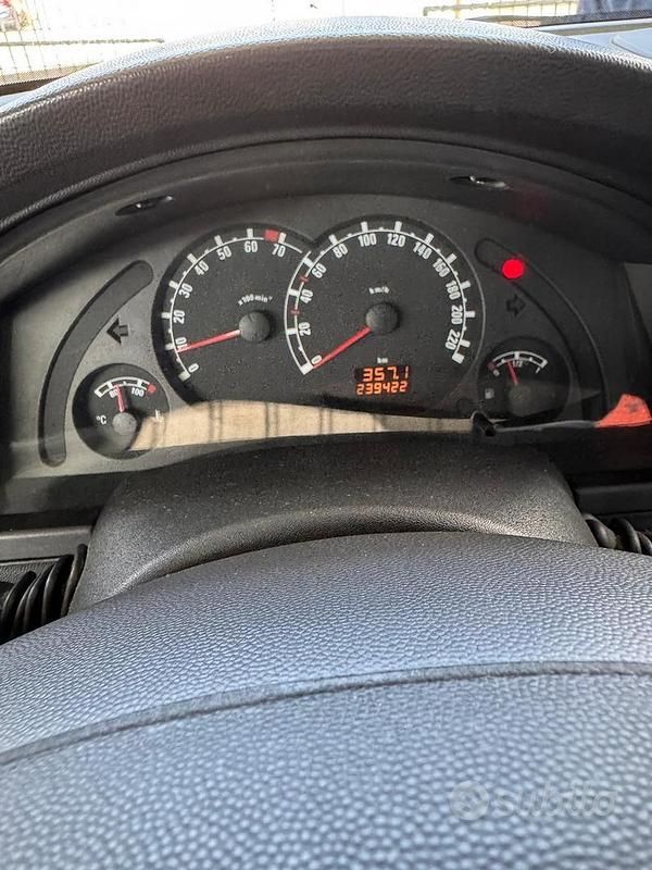 Grigio Usata 2008 Opel Meriva Monovolume | 2350 € - Immagine 1/4