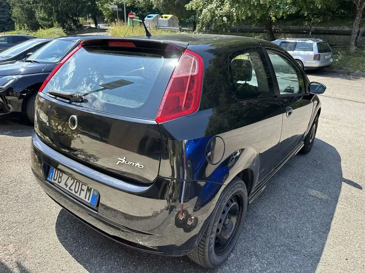 Usata Fiat Grande Punto Dynamic 77 CV (56 kW) 2006 Nero Utilitaria