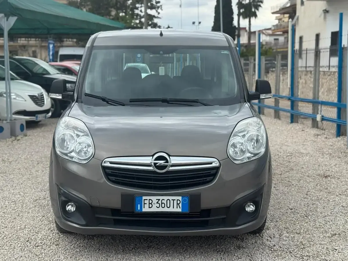 Usata Opel Combo 105 CV (77 kW) 2016 Grigio Monovolume