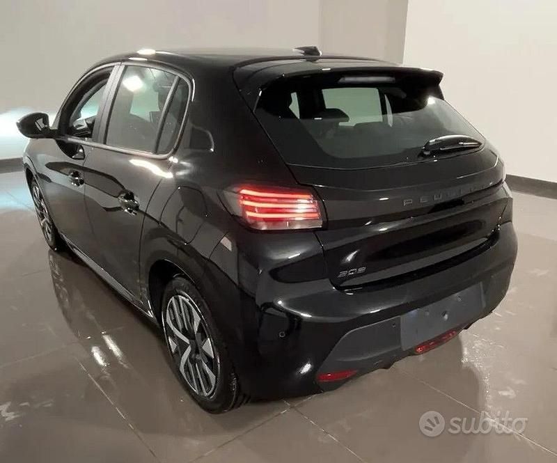 Usata Peugeot 208 Allure 101 CV (74 kW) 2024 Nero Utilitaria