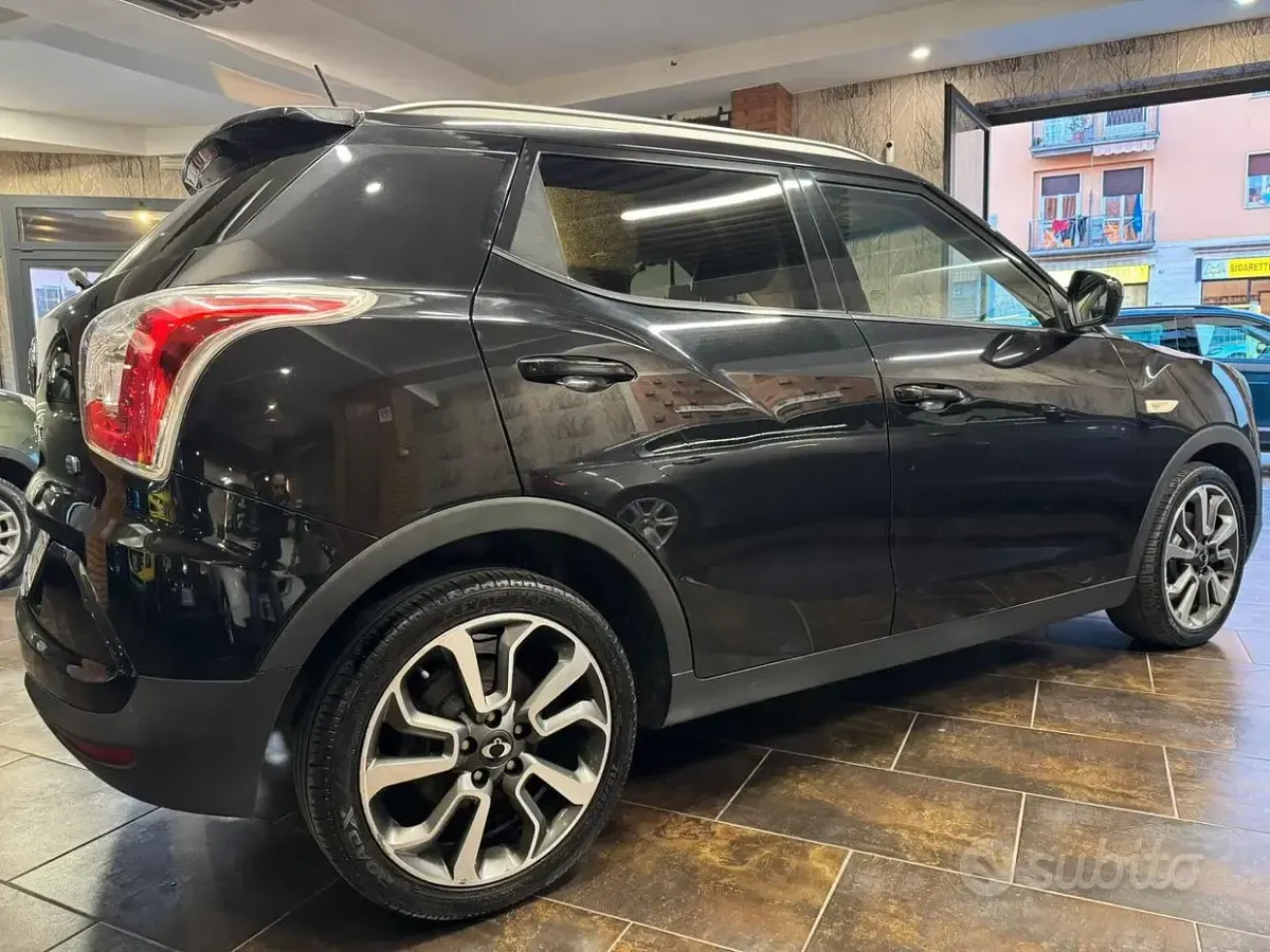 Usata SsangYong Tivoli 116 CV (85 kW) 2017 Nero SUV