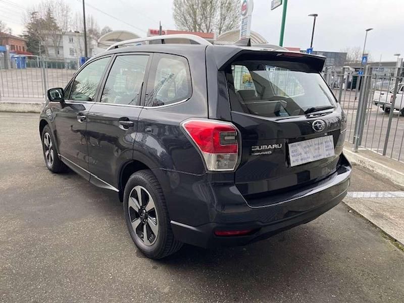 Usata Subaru Forester Style 150 CV (110 kW) 2017 Grigio SUV