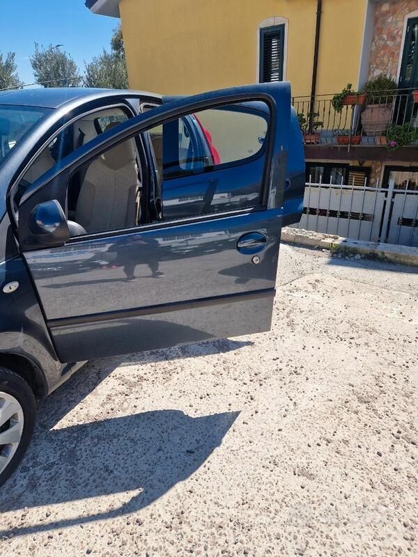 Usata Peugeot 107 68 CV (50 kW) 2006 Grigio Utilitaria