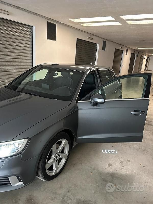 Usata Audi A3 Ambiente 110 CV (80 kW) 2017 Grigio Utilitaria