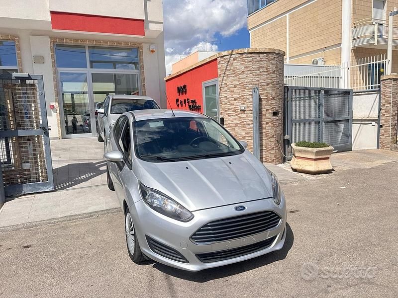 Usata Ford Fiesta Business Edition 75 CV (55 kW) 2015 Grigio Utilitaria