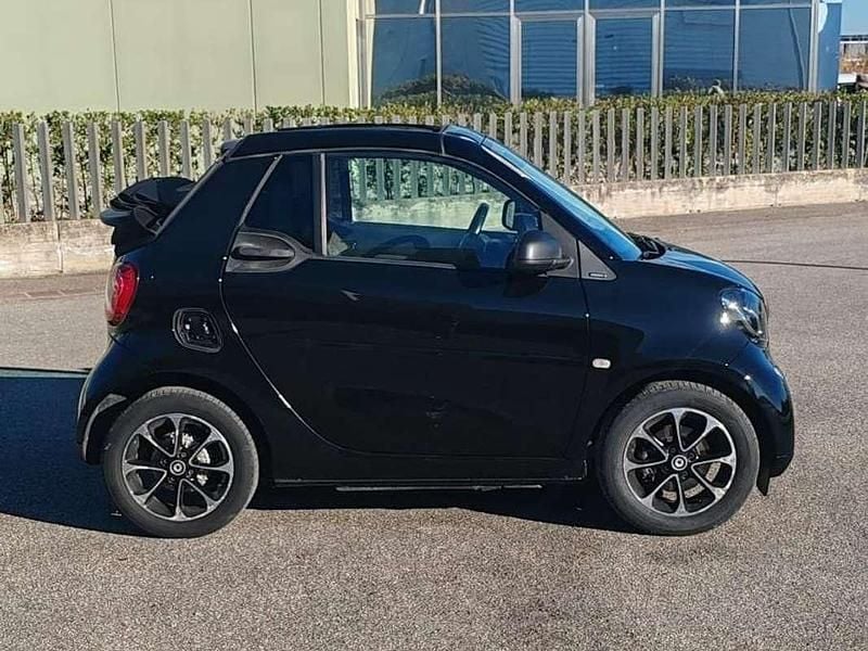 Usata Smart ForTwo Cabrio Passion 90 CV (66 kW) 2017 Nero Cabrio