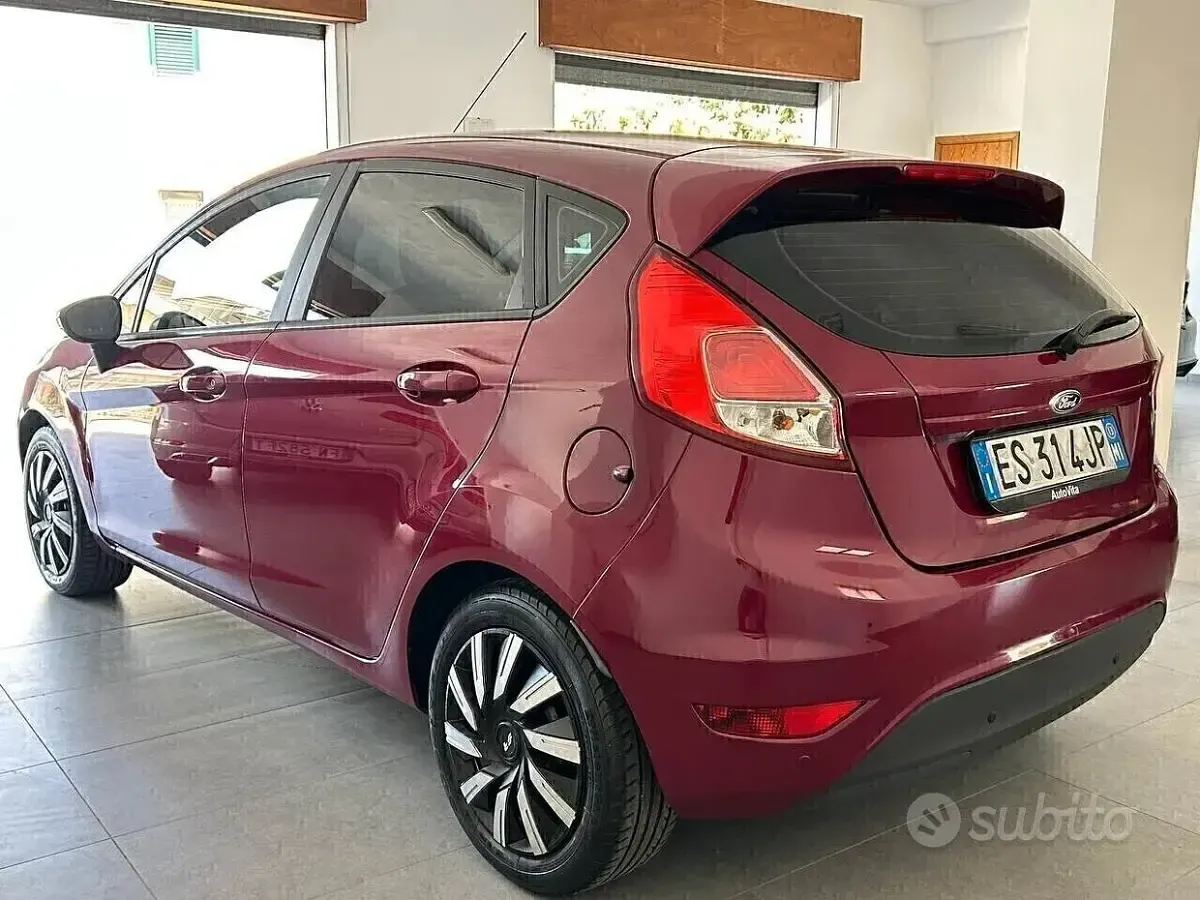 Usata Ford Fiesta Business Edition 75 CV (55 kW) 2013 Viola Berlina