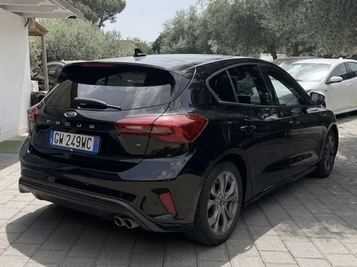 Usata Ford Focus ST-Line 125 CV (91 kW) 2024 Agate black metallizzato Berlina