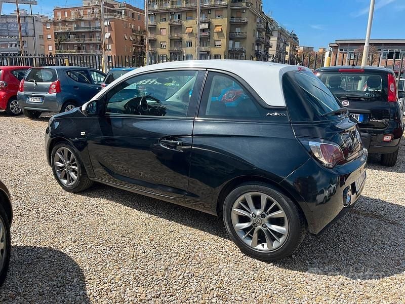 Usata Opel Adam 70 CV (51 kW) 2014 Utilitaria