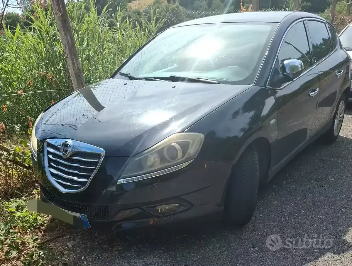 Usata Lancia Delta 120 CV (88 kW) 2013 Nero Utilitaria