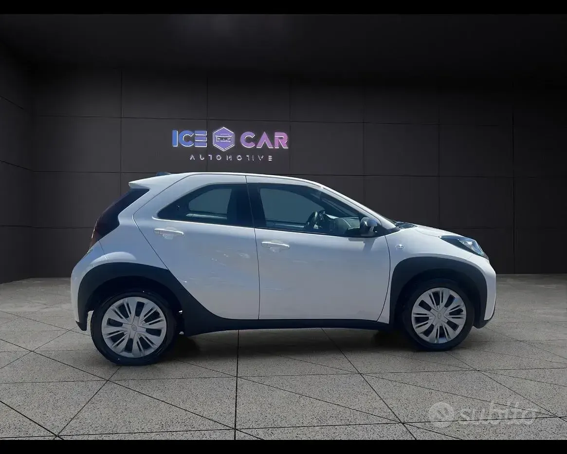 Usata Toyota Aygo X Active 72 CV (52 kW) 2025 Bianco SUV