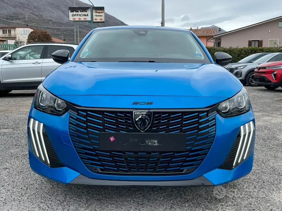 Usata Peugeot 208 Allure 101 CV (74 kW) 2024 Blu Utilitaria
