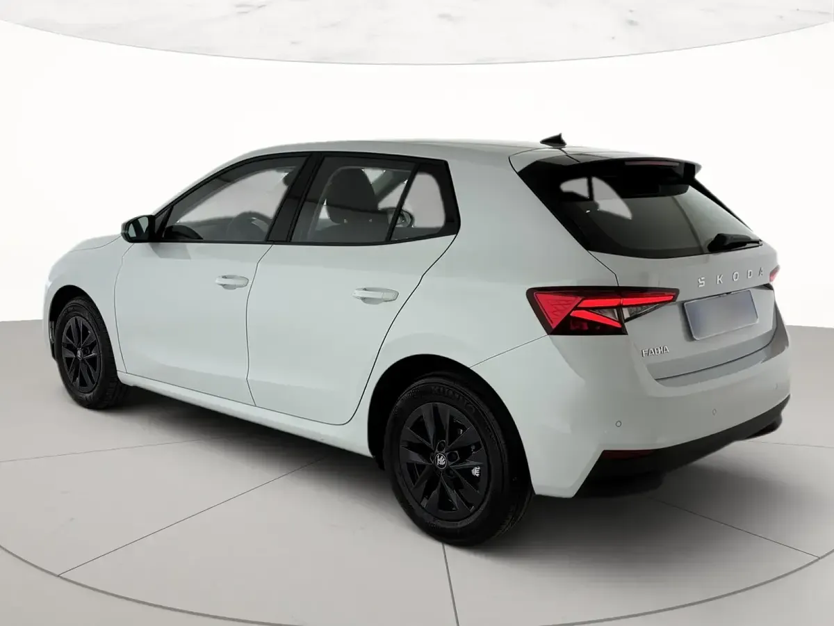 Usata Skoda Fabia Selection 80 CV (58 kW) 2025 Bianco luna metallizzato Utilitaria