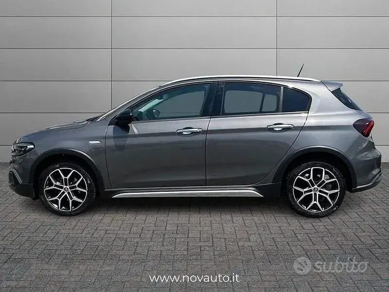Usata Fiat Tipo Cross 101 CV (74 kW) 2021 Grigio Berlina