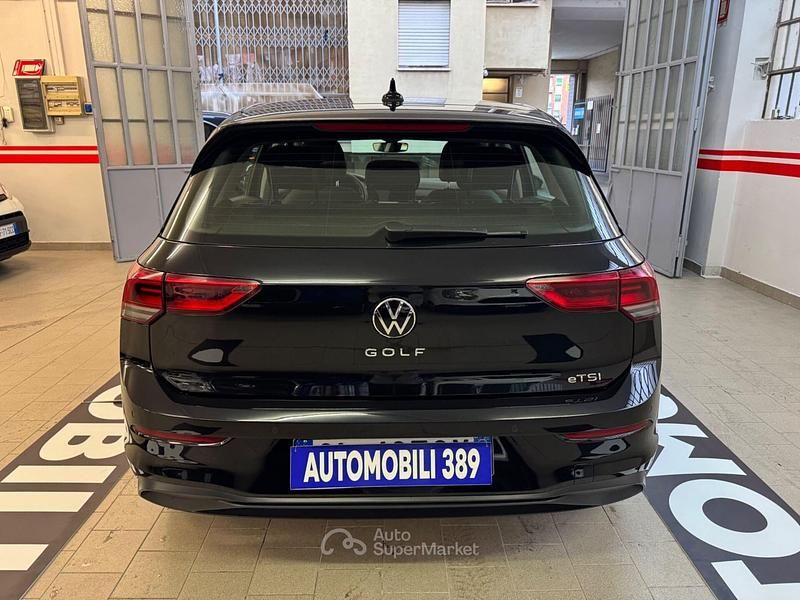 Usata VW Golf VIII Life 110 CV (80 kW) 2022 Nero Berlina
