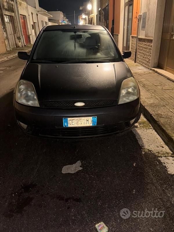 Usata Ford Fiesta 49 CV (36 kW) 2003 Berlina