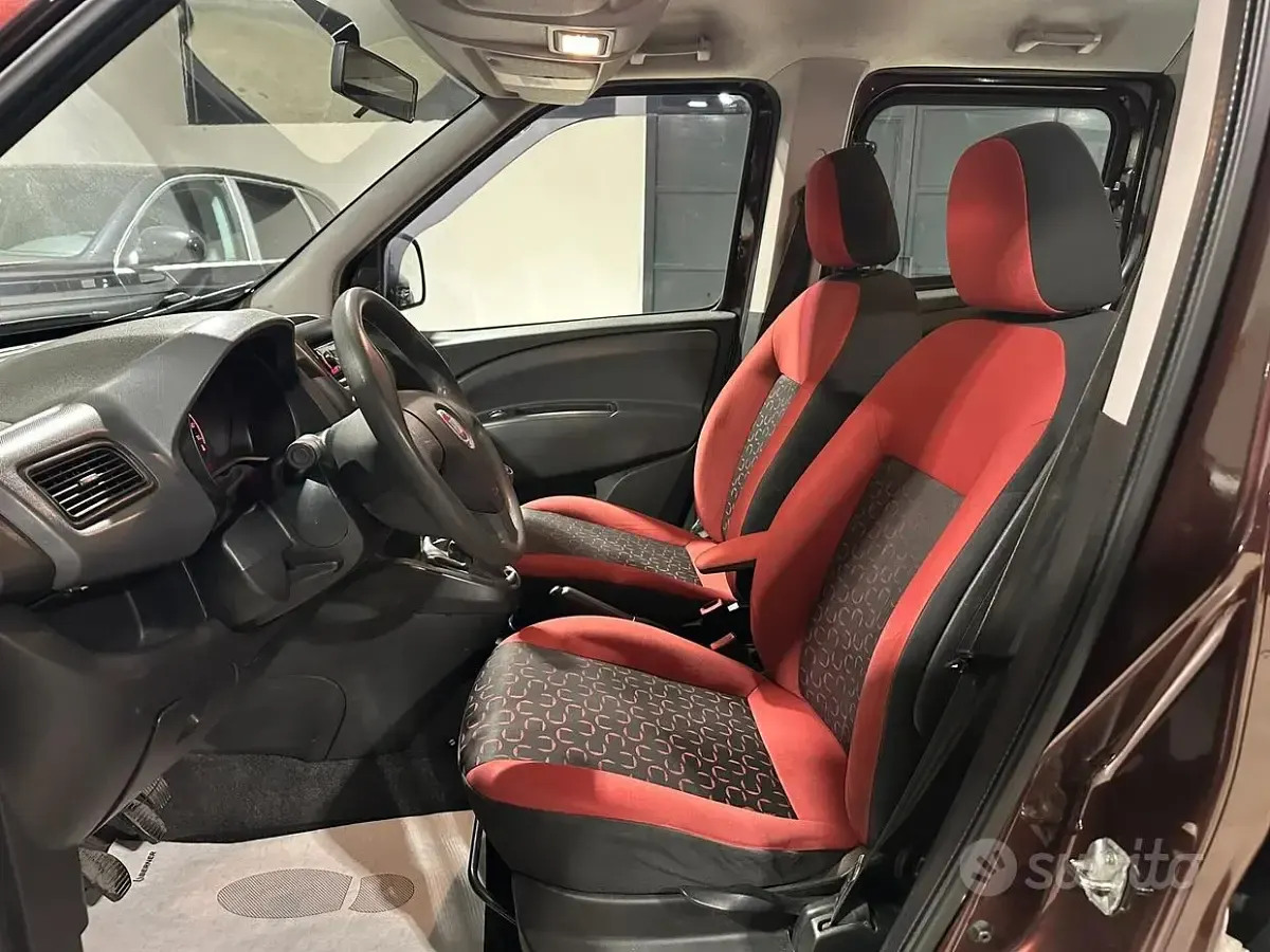 Usata Fiat Doblò Dynamic 95 CV (69 kW) 2010 Lilla Monovolume