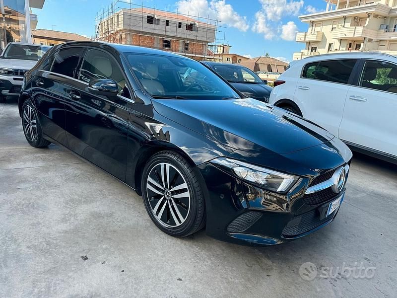 Usata Mercedes A180 116 CV (85 kW) 2019 Nero Berlina