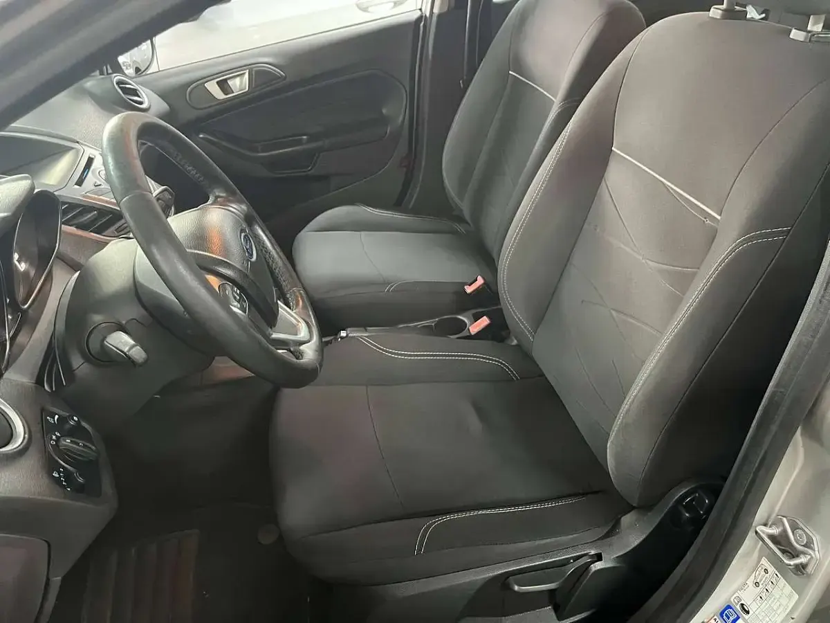 Usata Ford Fiesta 60 CV (44 kW) 2014 Argento Utilitaria