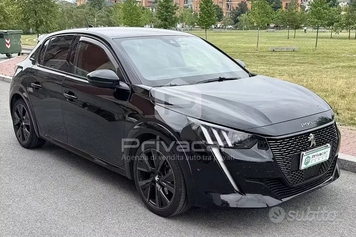Usata Peugeot 208 GT 131 CV (96 kW) 2023 Nero Utilitaria