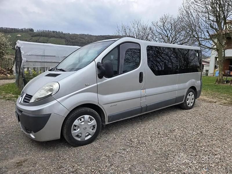 Usata Renault Trafic 145 CV (106 kW) 2009 Grigio Monovolume