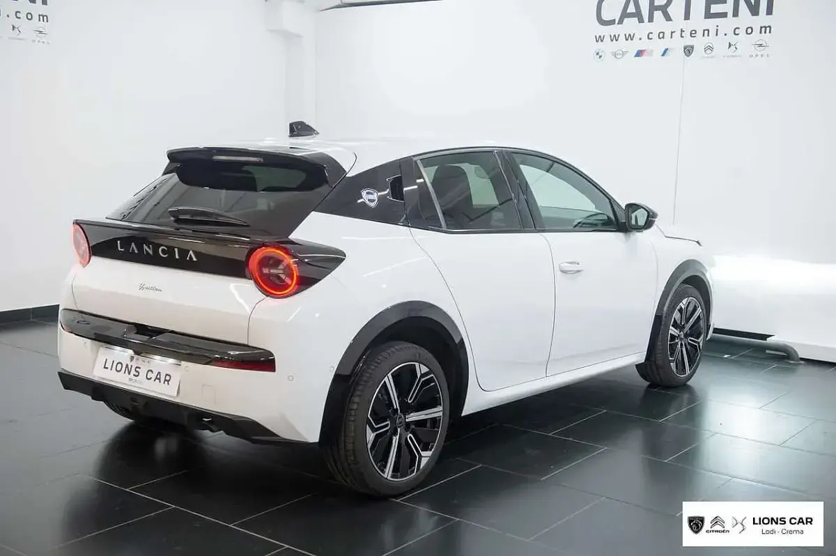 Usata Lancia Ypsilon 101 CV (74 kW) 2025 Bianco Utilitaria