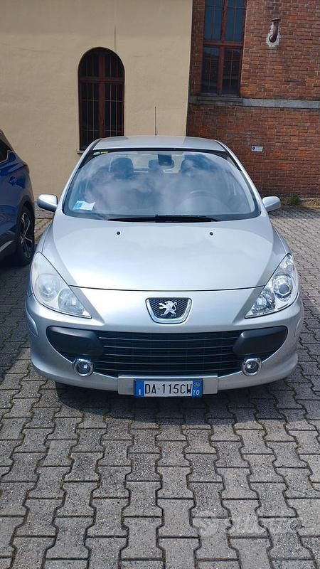 Begagnad Peugeot 307 88 HK (64 kW) 2006 Grå Sedan