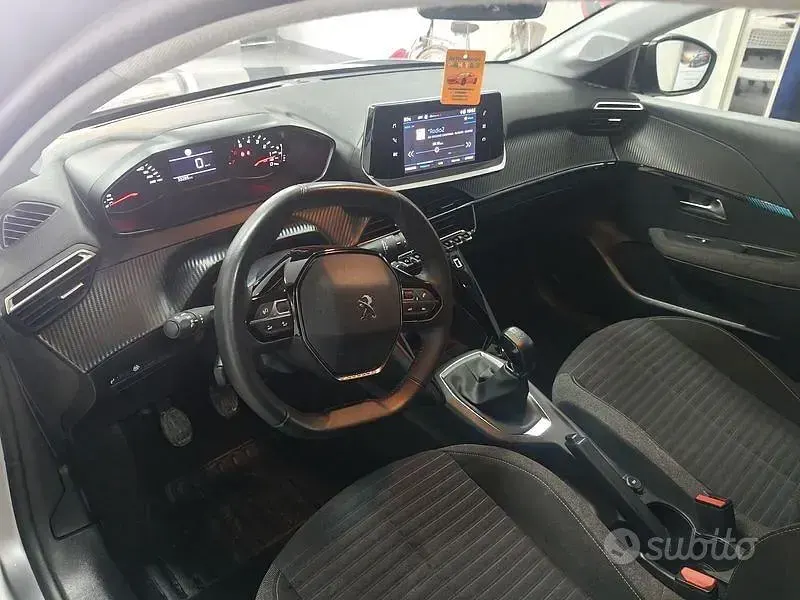 Usata Peugeot 208 Style 75 CV (55 kW) 2023 Grigio Utilitaria