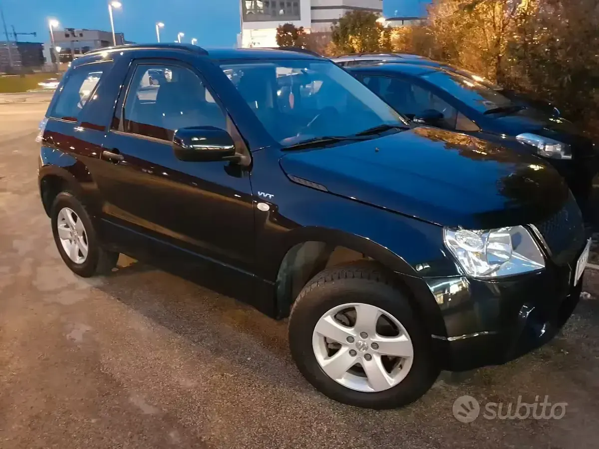 Usata Suzuki Vitara 106 CV (77 kW) 2005 Nero SUV