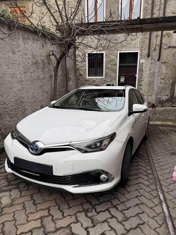 Bianco Usata 2017 Toyota Auris Hybrid Lounge Station wagon | 12.000 € (Buon prezzo) - Immagine 1/4
