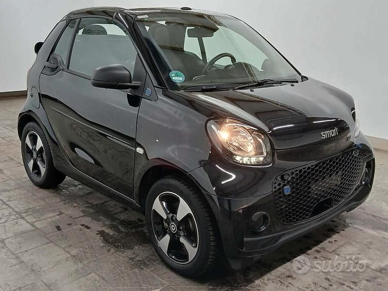 Usata Smart ForTwo Electric Drive Passion 60 kW (82 CV) 2021 Nero Cabrio