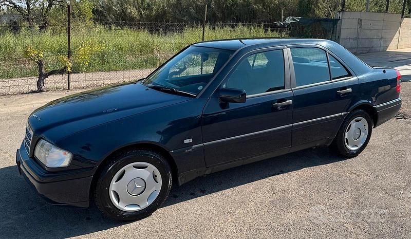 Blu Usata 1996 Mercedes C250 Tre volumi | 2500 € - Immagine 1/4