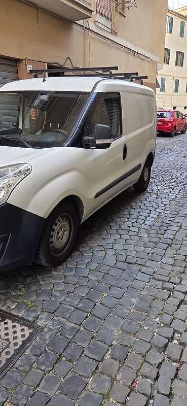 Usata Opel Combo 90 CV (66 kW) 2012 Monovolume