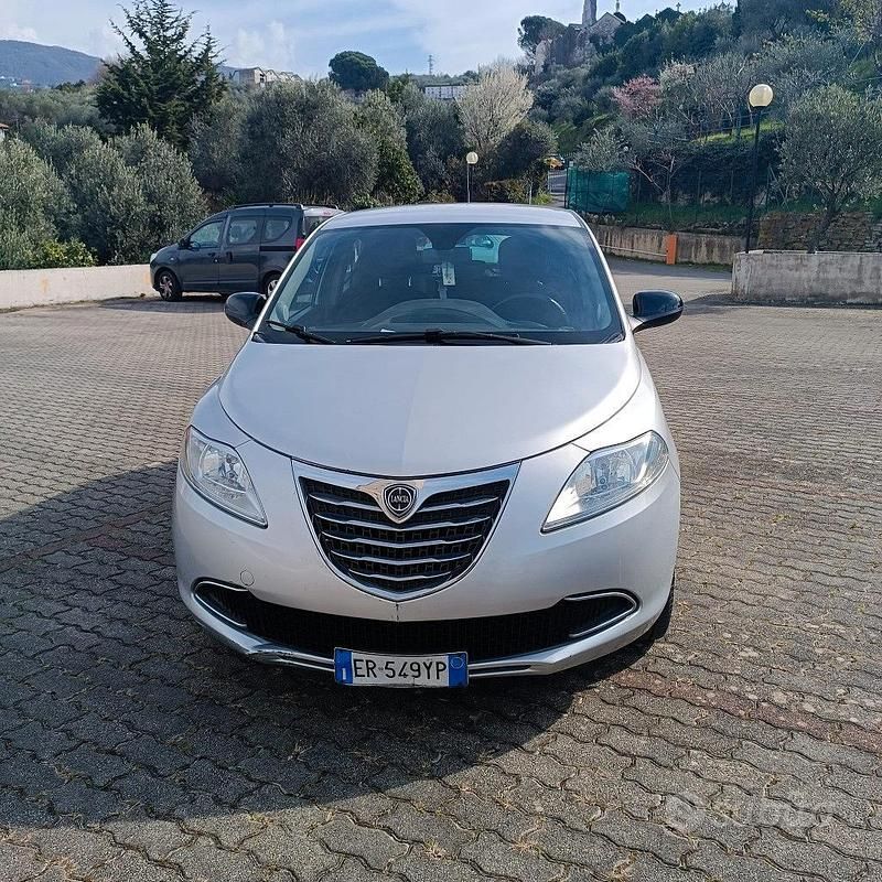 Usata Lancia Ypsilon Platinum 69 CV (50 kW) 2013 Grigio Utilitaria