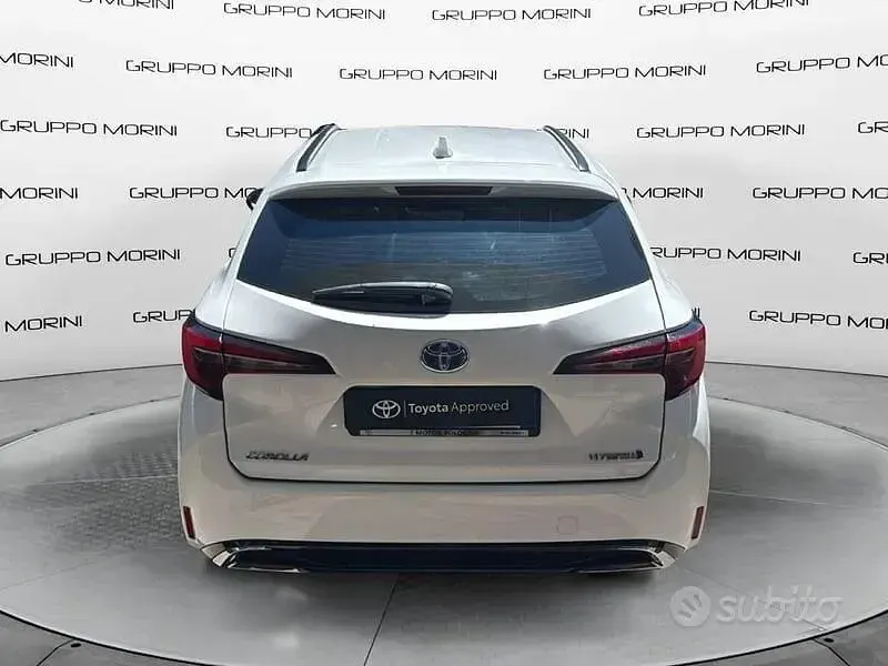 Usata Toyota Corolla Active 140 CV (102 kW) 2023 Bianco Berlina