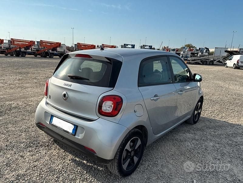 Usata Smart ForFour Electric Drive Passion 41 kW (56 CV) 2022 Grigio Berlina