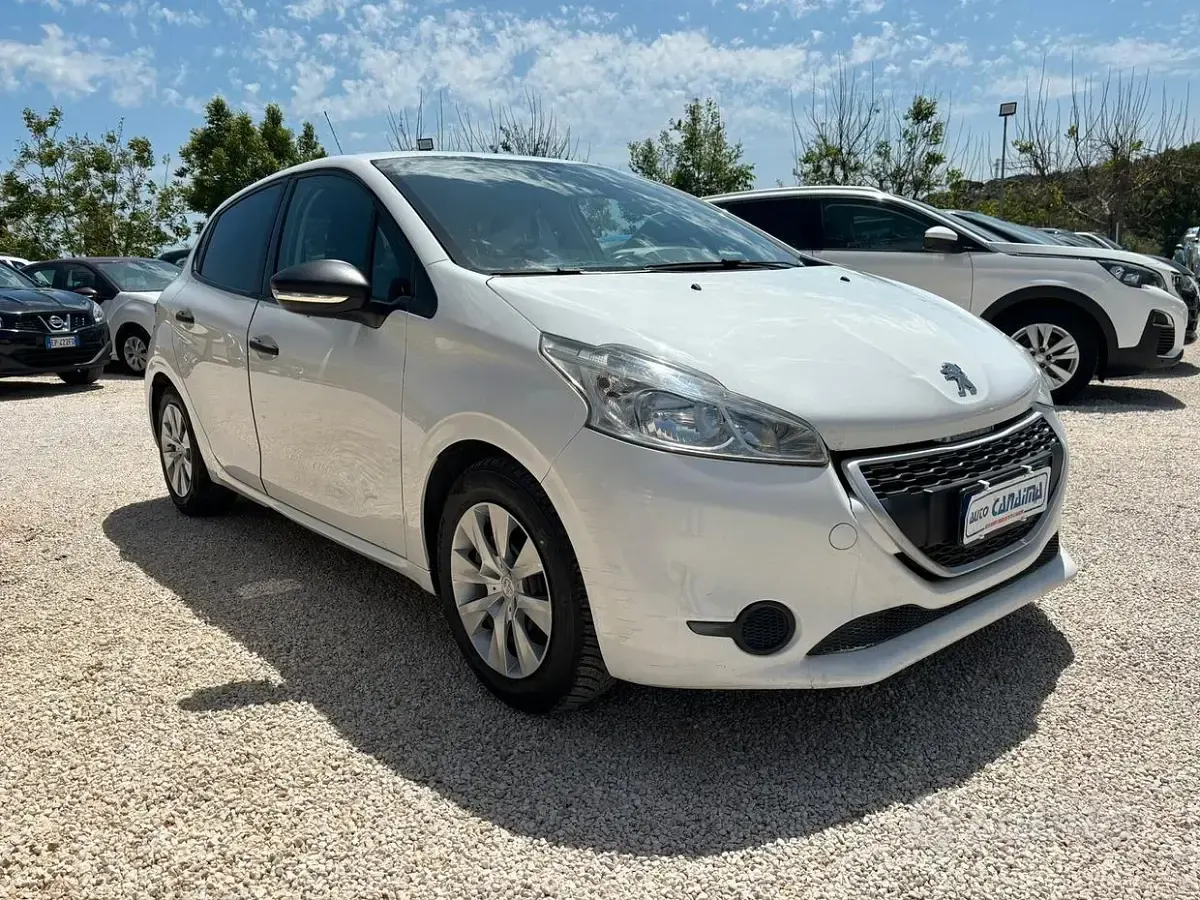 Usata Peugeot 208 68 CV (50 kW) 2014 Utilitaria