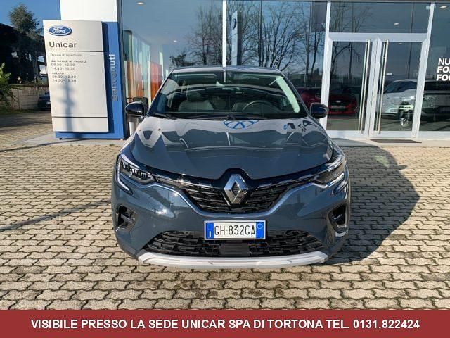 Begagnad Renault Captur Intens 145 HK (106 kW) 2022 Grå SUV