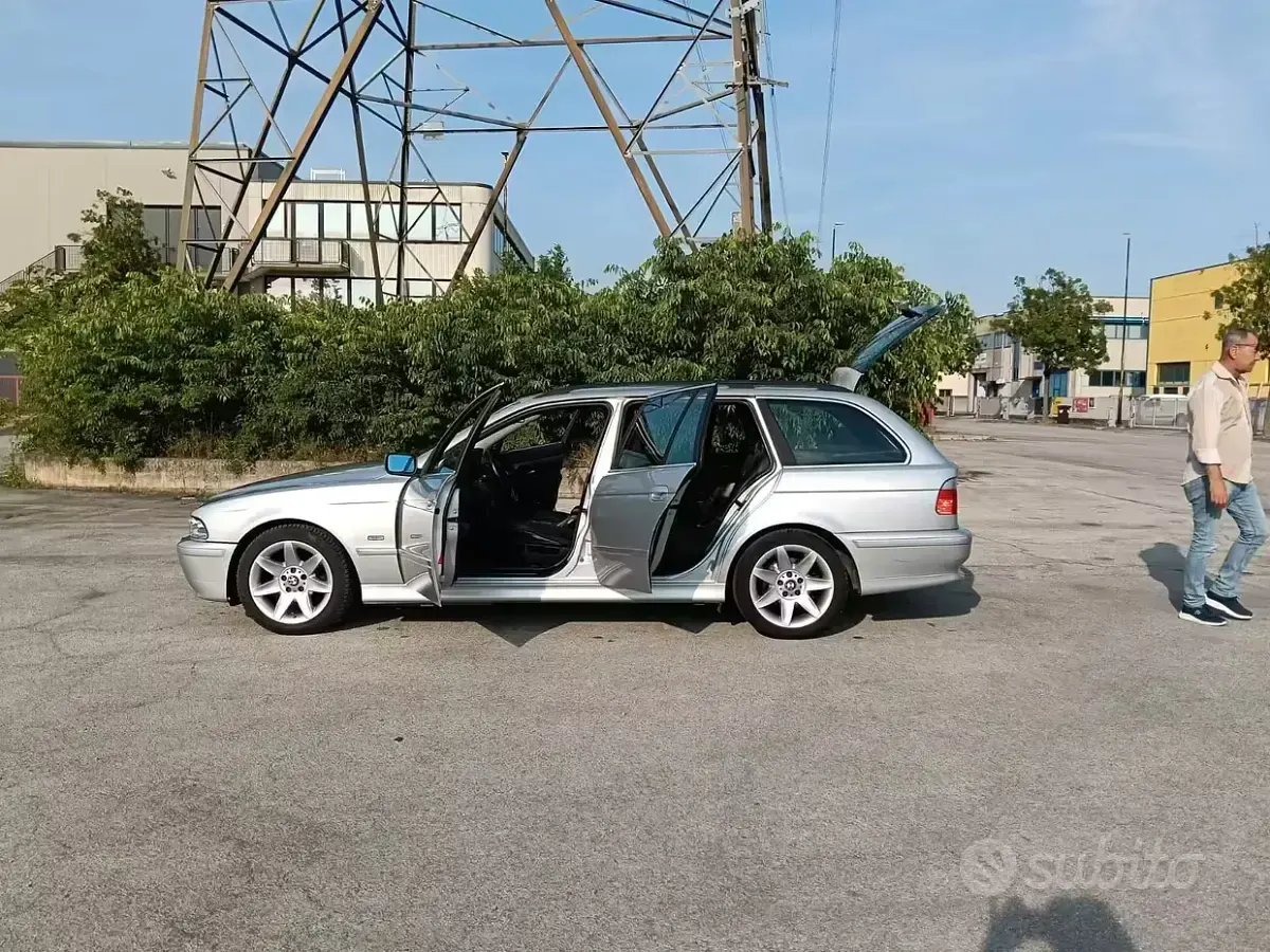 Usata BMW 525 Comfort Edition 143 CV (105 kW) 2003 Grigio Station wagon