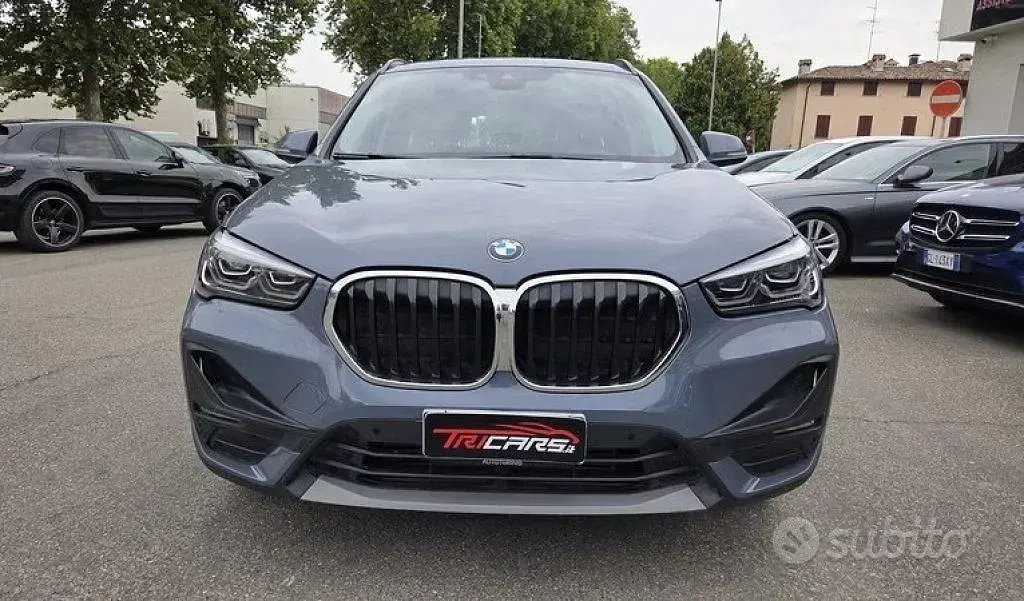 Käytetty BMW X1 Advantage 150 HP (110 kW) 2021 Harmaa Katumaasturi