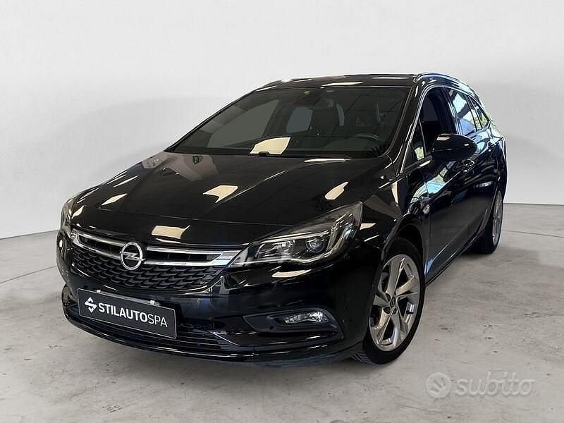 Nero Usata 2017 Opel Astra Innovation Tre volumi | 11.400 € (Buon prezzo) - Immagine 1/4