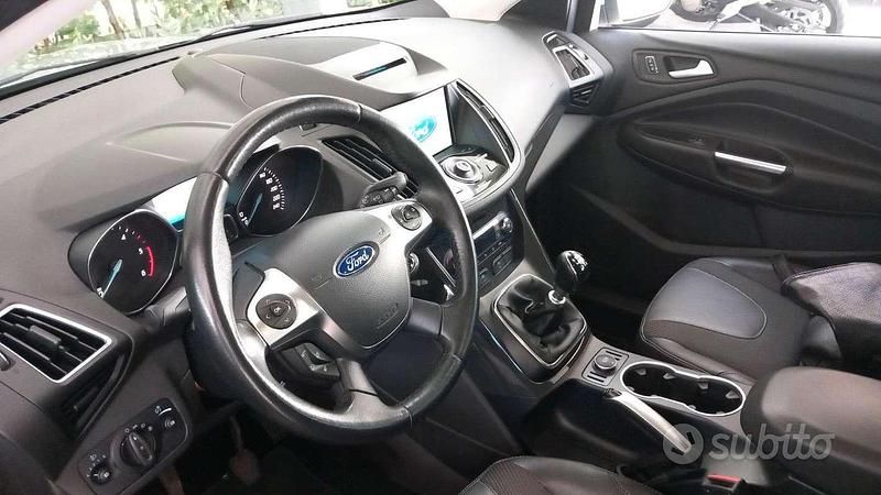 Usata Ford Kuga Titanium 120 CV (88 kW) 2015 Grigio SUV