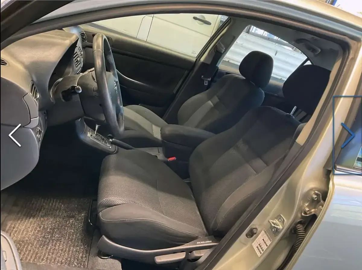Usata Toyota Avensis Sol 147 CV (108 kW) 2004 Argento iridio Berlina
