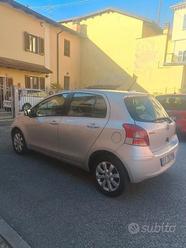 Usata Toyota Yaris 2010 Grigio Utilitaria