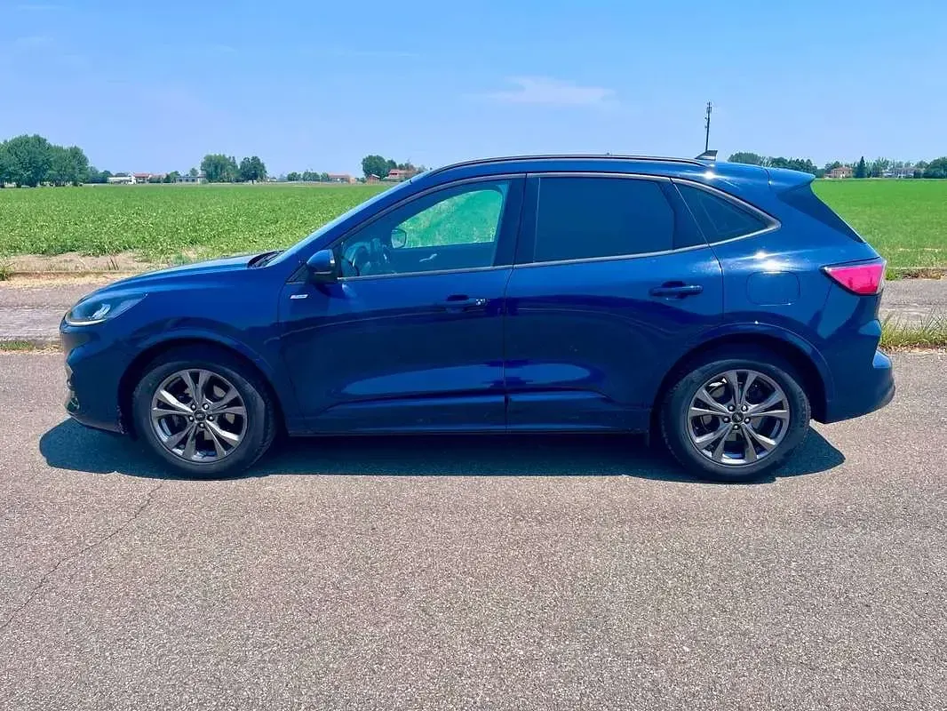 Usata Ford Kuga ST-Line 120 CV (88 kW) 2023 Blu/azzurro SUV