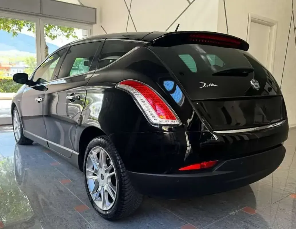 Usata Lancia Delta Platinum 120 CV (88 kW) 2008 Nero Utilitaria