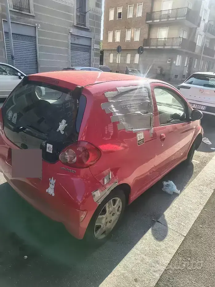Usata Toyota Aygo 68 CV (50 kW) 2006 Rosso Utilitaria