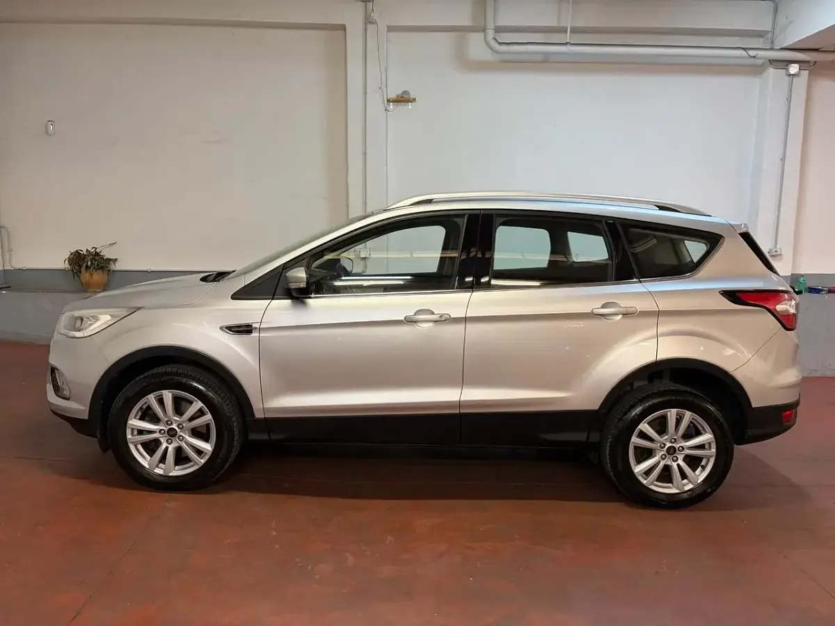 Usata Ford Kuga Business Edition 120 CV (88 kW) 2018 Argento SUV