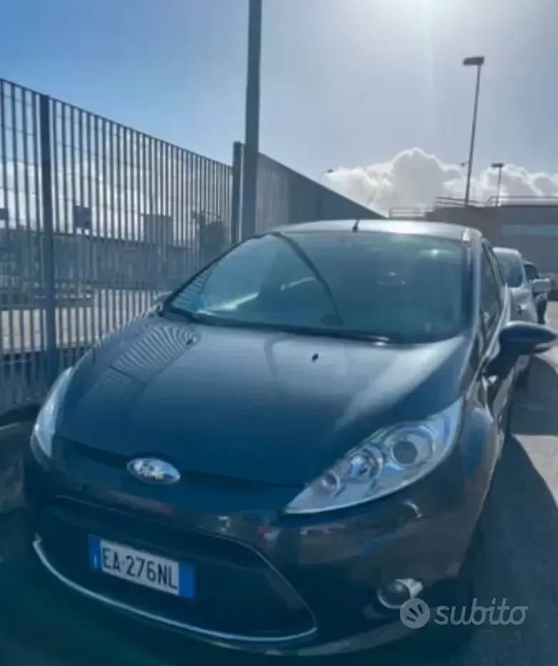 Usata Ford Fiesta 97 CV (71 kW) 2010 Grigio Berlina